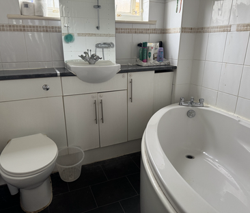 3 bedroom detached house to rent - Photo 4