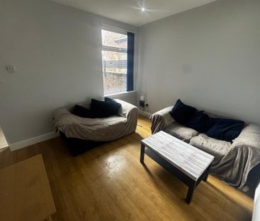 4 bedroom terraced house to rent - Photo 5