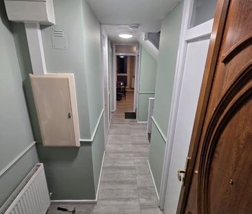 Room in a Shared House, Silver Street, N18 - Photo 5