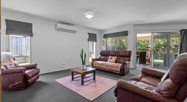 Modern 4 bedroom home - Photo 1