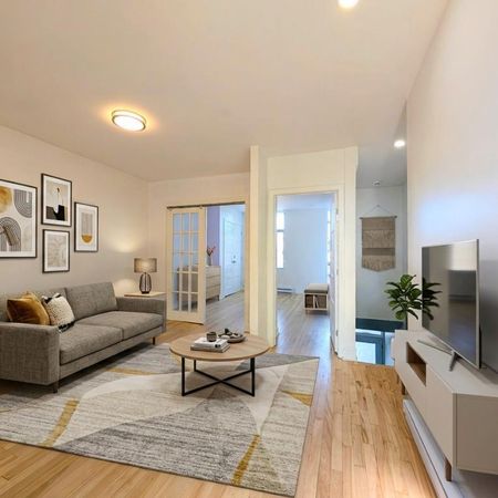 **Because You Deserve Renovated 4 1/2, TOP FLOOR, Metro Lasalle,Verdun** - Photo 3