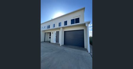 Large living areas 3 Bedroom Town house - Photo 5