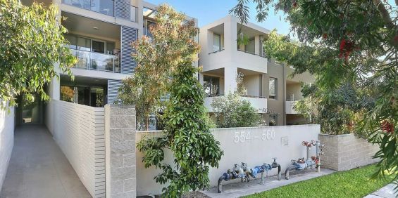 Contemporary Garden Apartment with Exceptional Indoor-Outdoor Living - Photo 3