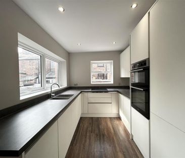 3 bedroom end of terrace house to rent - Photo 5