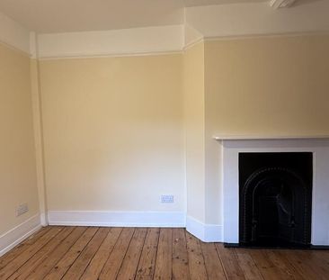 3 bedroom end of terrace house to rent - Photo 4