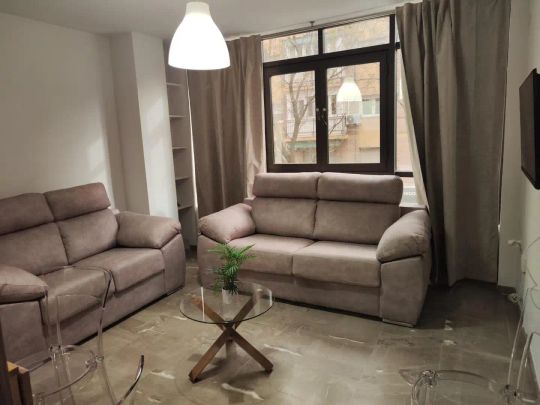 Apartamento de alquiler en Calle Arabial, 123, Rosaleda - Juventud - Photo 1