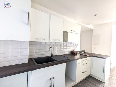 LES 4 CHEMINS- VUE DEGAGÉE- APPARTEMENT T3 - 57 M² - 2 CHAMBRES - CAVE - PARKING -, - Photo 3