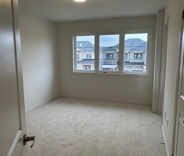 Semi-Detached Home For Lease | X8138130 - Photo 2