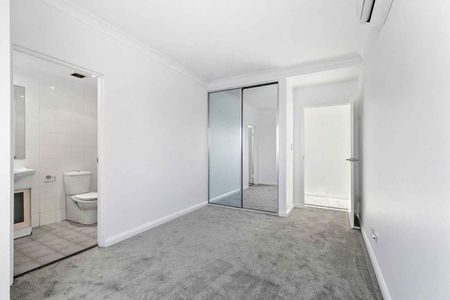 513/11A Lachlan Street Waterloo - Photo 2