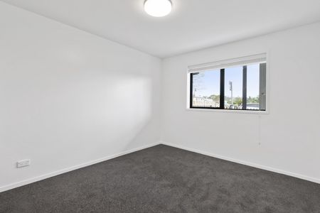 Spacious 3 Bedroom 2 Bathroom in great Location. - Photo 5