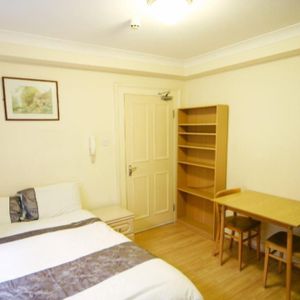 studio property to let - Photo 2