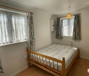 Dutch Barn Close, Stanwell, TW19 - Photo 4