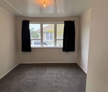 Two bedroom home in Camberley - Photo 2