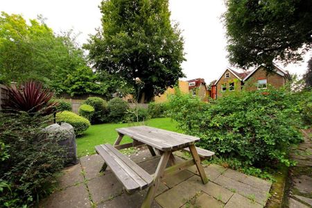 2 bedroom flat to rent - Photo 3