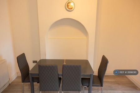 3 bedroom terraced house to rent - Photo 4