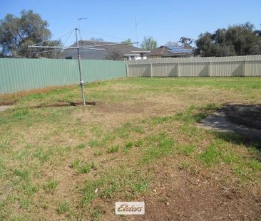 Neat 3 Bed Room Family Home - Photo 4