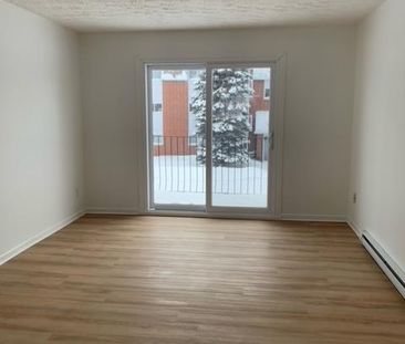 À LOUER – 4 1/2 près des Galeries de Granby. Mai, juin ou juillet - Photo 1