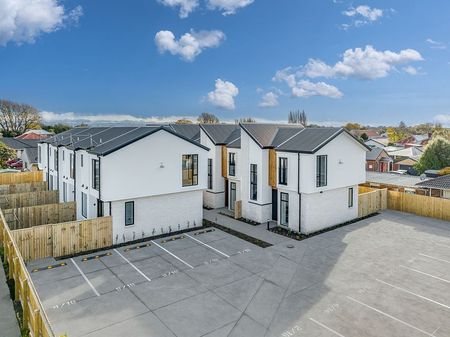 Ready to move in - fully furnished unit - Photo 2