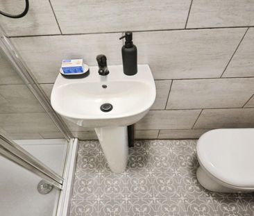 1 bedroom Flat To Let - Photo 3