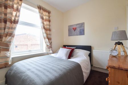 3 bedroom terraced house to rent - Photo 4