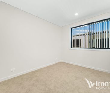 NEARLY NEW TRI-STOREY TOWNHOUSE - Photo 4