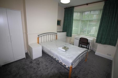 4 bedroom terraced house to rent - Photo 3