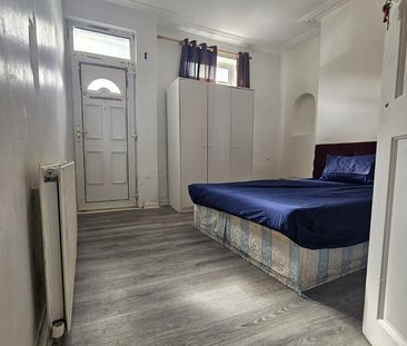 Room in a Shared House, Blagden St, S2 - Photo 3