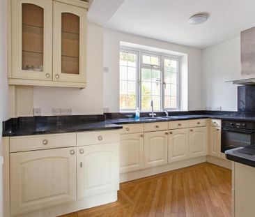 4 bedroom detached house to rent - Photo 3