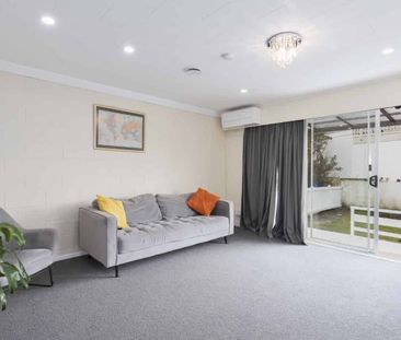 West Is Best – Cozy 2-Bedroom Standalone Home with Spacious Living - Photo 3