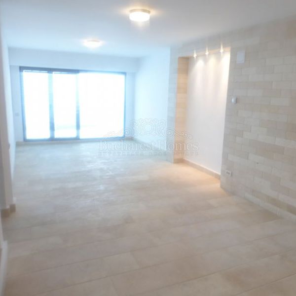 Four Bedroom House on Lake in Baneasa - Photo 1