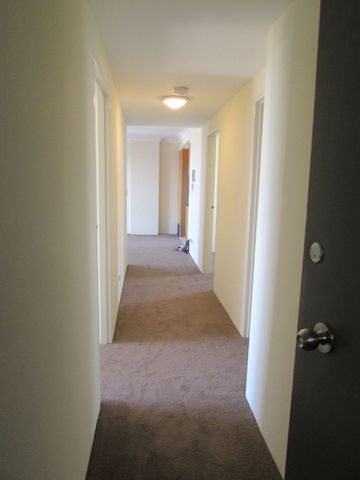 2 Bedroom Apartment with ensuite, Stunning city and district views - Photo 2