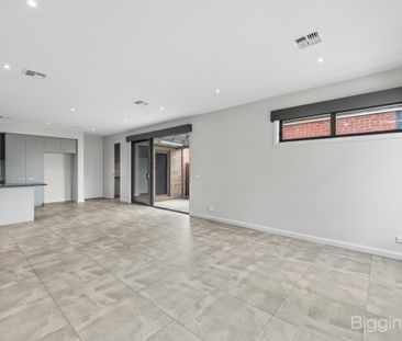 ULTRA - STYLISH TOWNHOUSE - Photo 3