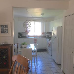 ST-PIE X, LIMOILOU, TRÈS BEAU 4 ½, ENTRÉE INDÉPANDENTE, CHAUFFÉ, 2ièmeÉTAGE, TRANQUILLE, POUR MAI OU JUIN. - Photo 2