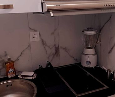 Fully furnished studio apartment in the central 10th district of Zu... - Photo 2