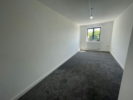 Flat to rent on - Photo 2