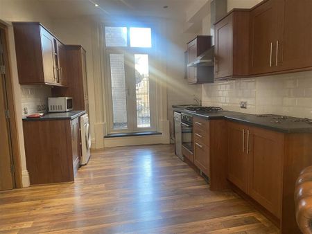 2 bedroom apartment to rent - Photo 4