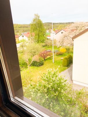 Granhäcksvägen, Surte - Photo 1