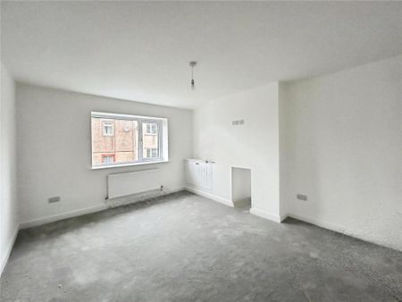 3 bedroom end of terrace house to rent - Photo 2