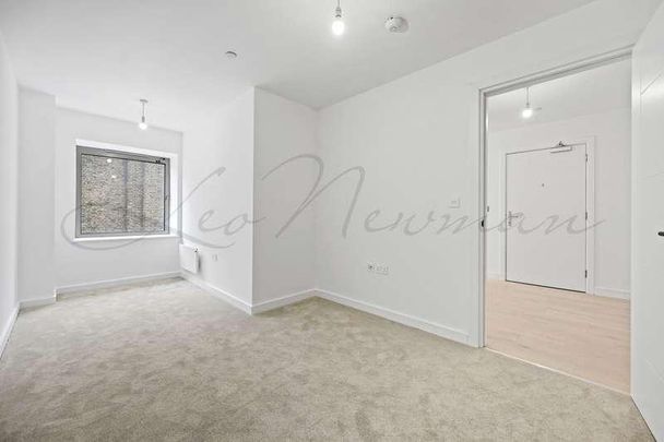 Caroline Street, Limehouse, E1 - Photo 1