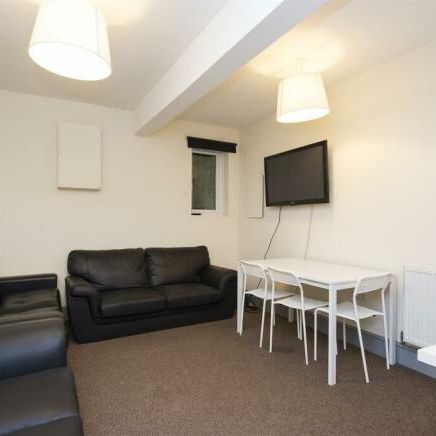 8 bedroom semi-detached house to rent - Photo 1