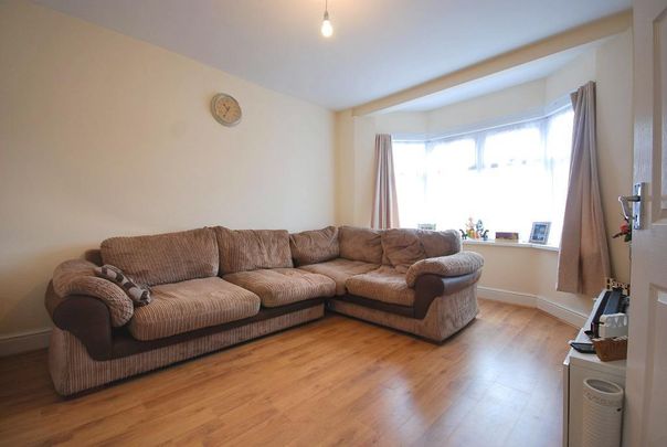 3 bedroom end of terrace house to rent - Photo 1
