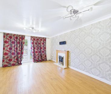 3 bedroom end of terrace house to rent - Photo 1