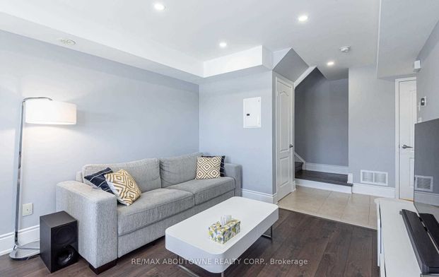 For Lease - 2557 Sixth Line Unit# 8, Oakville, Ontario - Photo 1