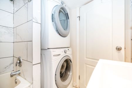 For Lease - 224 Palmerston Avenue Unit# Lower, Toronto, Ontario - Photo 5