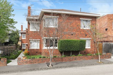 Art Deco Elegance in a Lifestyle Setting - Photo 5