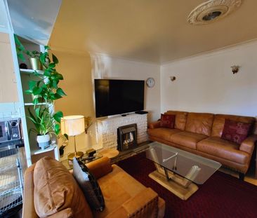 4 Bed Semi-Detached House, Harkett Close, HA3 - Photo 2