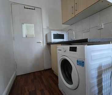 Studio Flat, Sheil Road, L6 - Photo 5