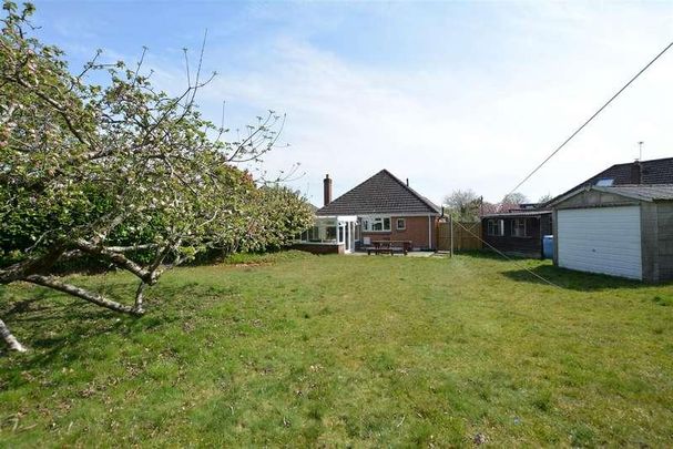 Colin Close, Corfe Mullen, BH21 - Photo 1