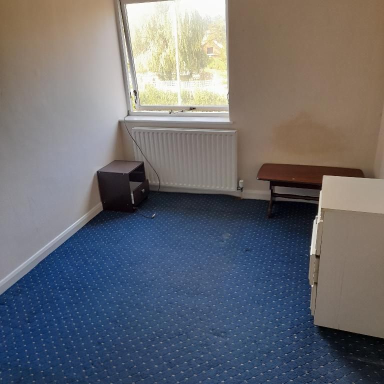 1 bedroom in a flat share to rent - Photo 1