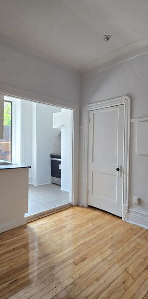 3 1/2 à Louer – 4088 Av. Du Parc - Photo 1